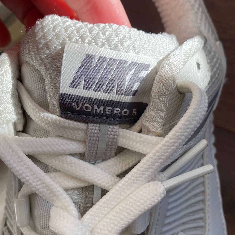 Nike Men's White and Gray Running Sneakers - Picture 5 of 11